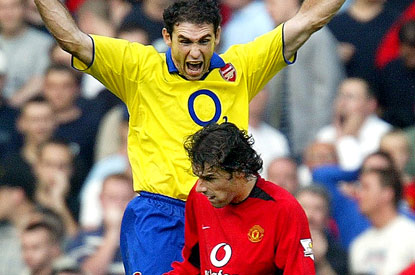 Martin Keown commiserates another United penalty miss.